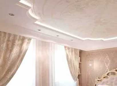 Классический дизайн натяжного потолка